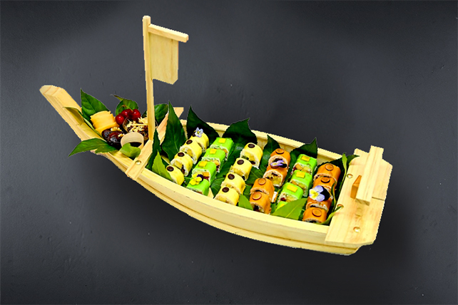סירת-סושי-פירות-ממגוון-פירות-העונה